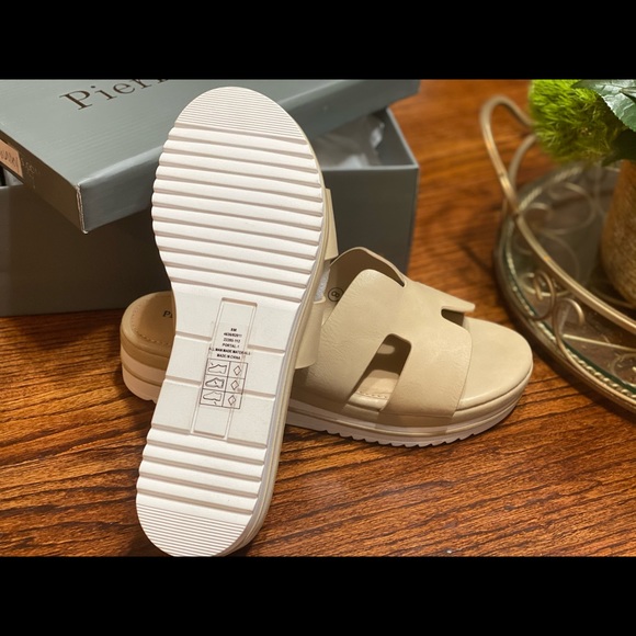 Sandals - Picture 6 of 6